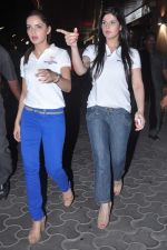 Zarine Khan, Shazahn Padamsee at the Special screening of Housefull 2 hosted by Yogesh Lakhani on 6th April 2012 (29).jpg